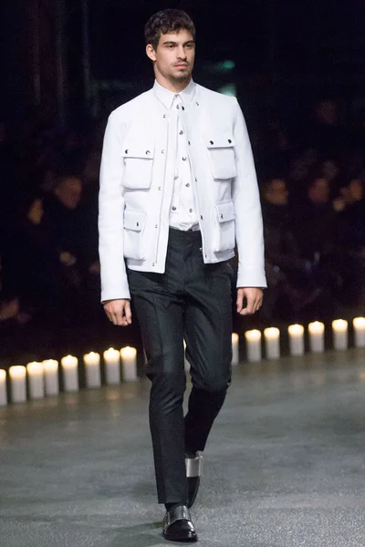 Look 26